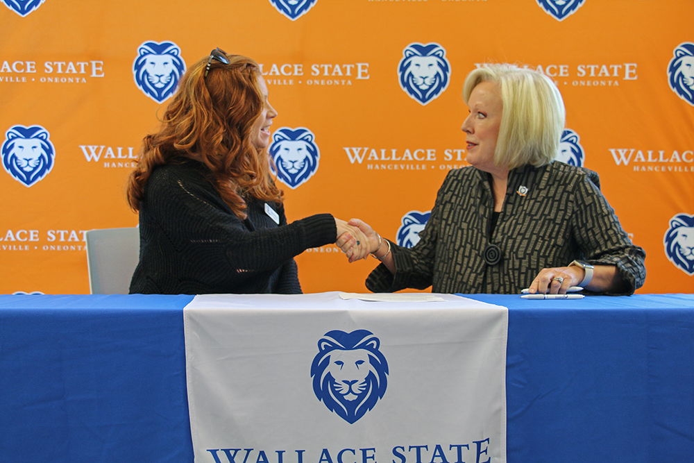 Christina Hernandez of Slim Chickens shakes hands with Wallace State President Dr. Vicki Karolewics after signing the Powerful Partnerships Agreement. Christina Hernandez of Slim Chickens shakes hands with Wallace State President Dr. Vicki Karolewics after signing the Powerful Partnerships Agreement.